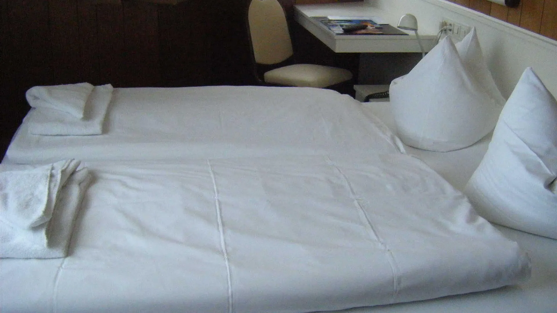 Central-Hotel Tegel Berlin 2*,
